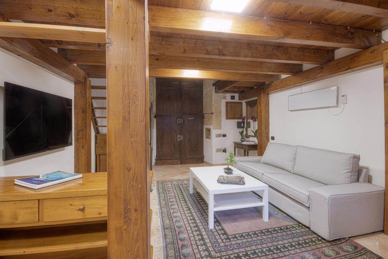 Right House - Small Garden In Old Town - Historical Castle District Κάλιαρι Εξωτερικό φωτογραφία